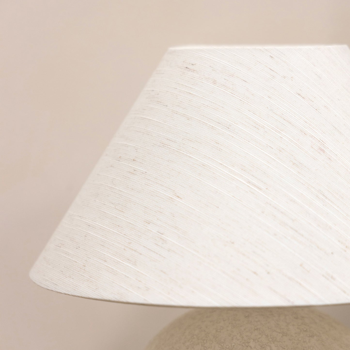 Corsica - Lampe de table avec abat-jour en céramique Stone Coolie