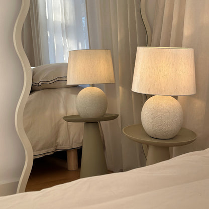 Corsica - Lampe de table avec abat-jour en céramique pierre et forme tambour