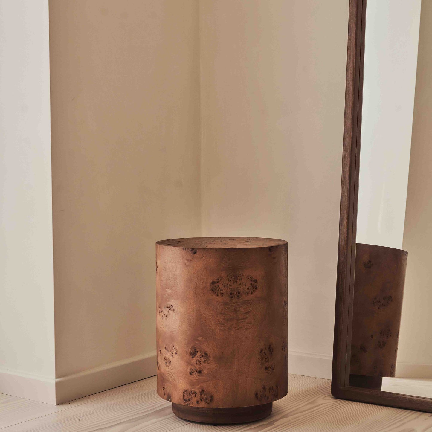 Arbour - Table d'Appoint Ronde Premium en Bois d'Érable Foncé Veiné