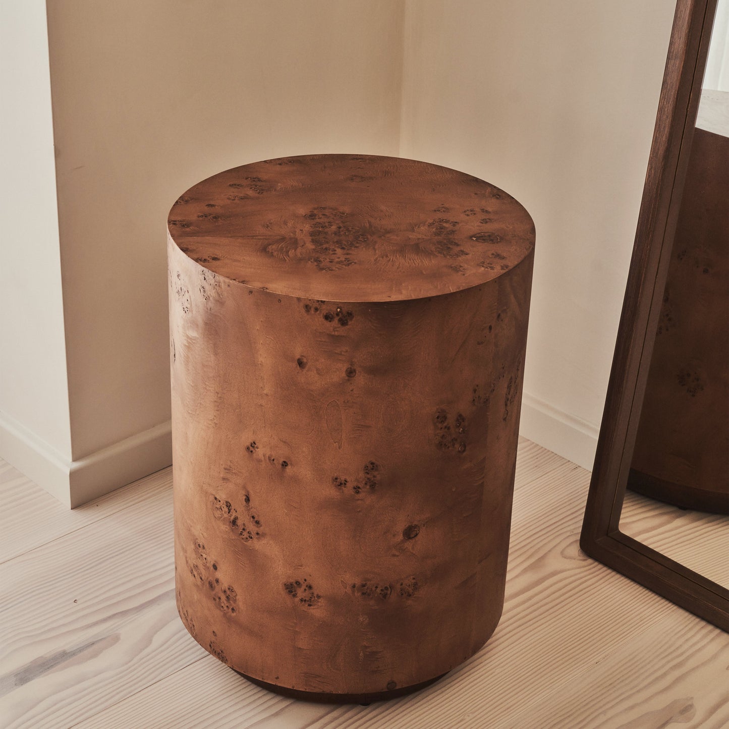 Arbour - Grande Table d'Appoint Ronde Premium en Bois de Noyer Foncé