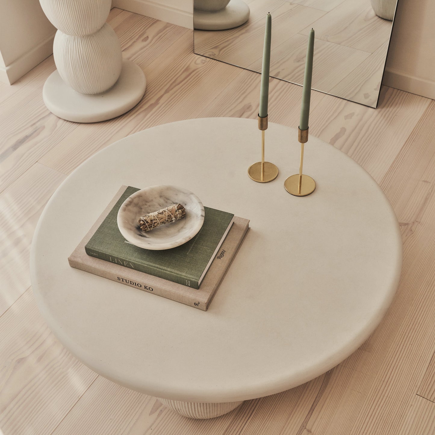Leonardo - Table Basse Minimaliste Boule en Béton Grande