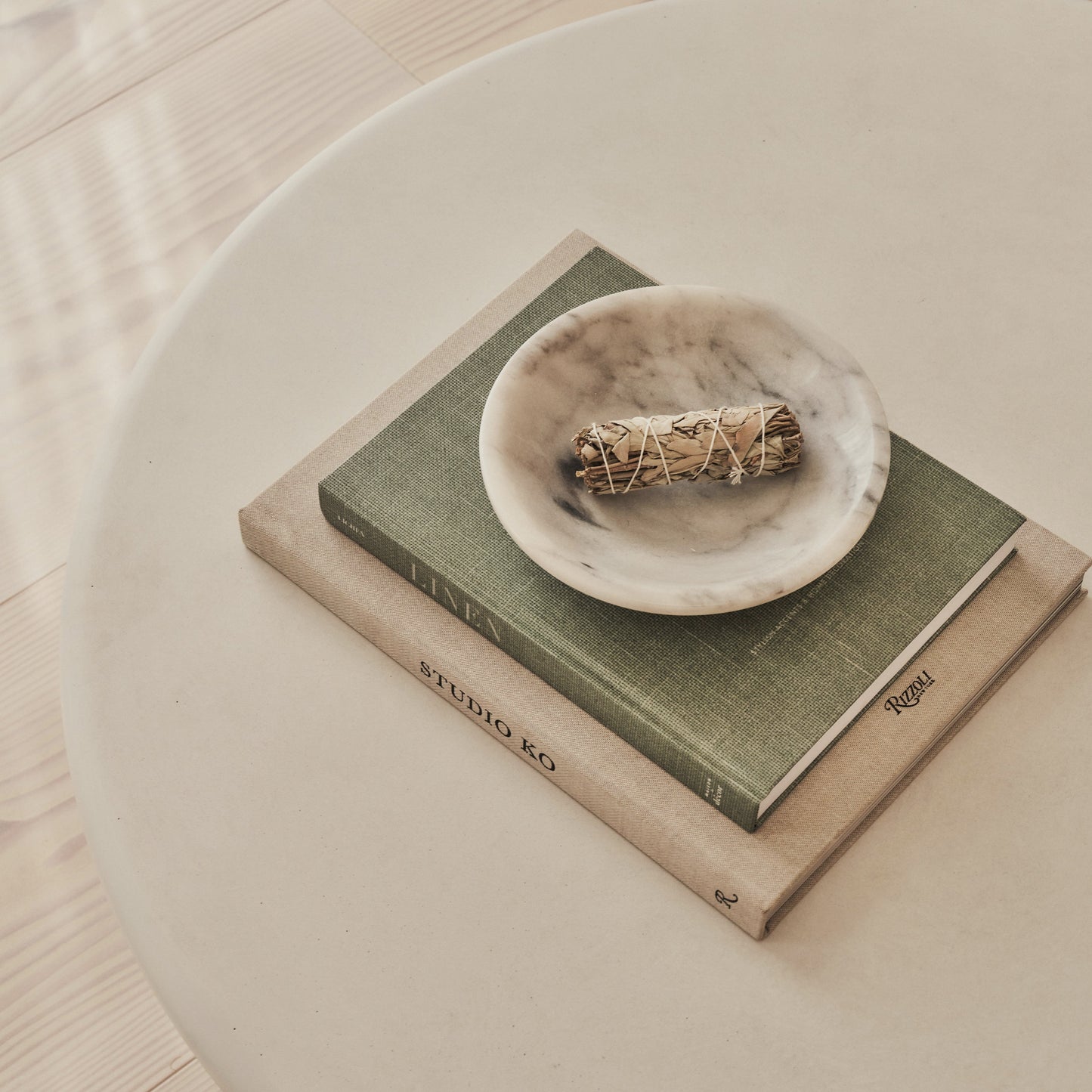 Leonardo - Table Basse Minimaliste Boule en Béton Grande