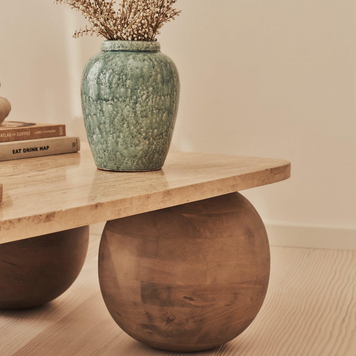 Melrose - Table basse rectangulaire premium en travertin beige et bois chaud
