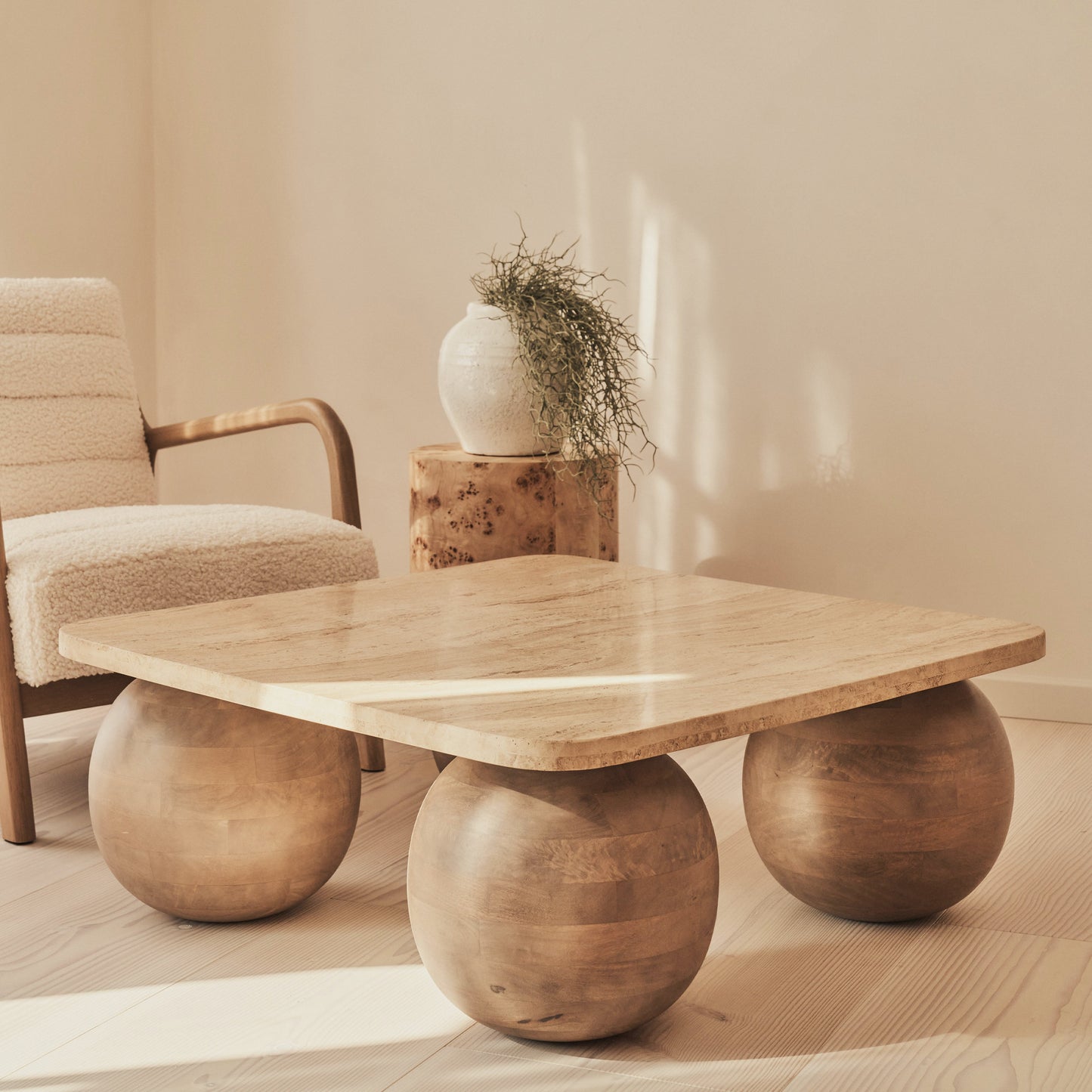 Melrose - Table basse carrée premium en travertin beige et bois chaud