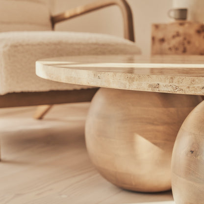 Melrose - Table basse ronde en travertin beige et bois chaud premium