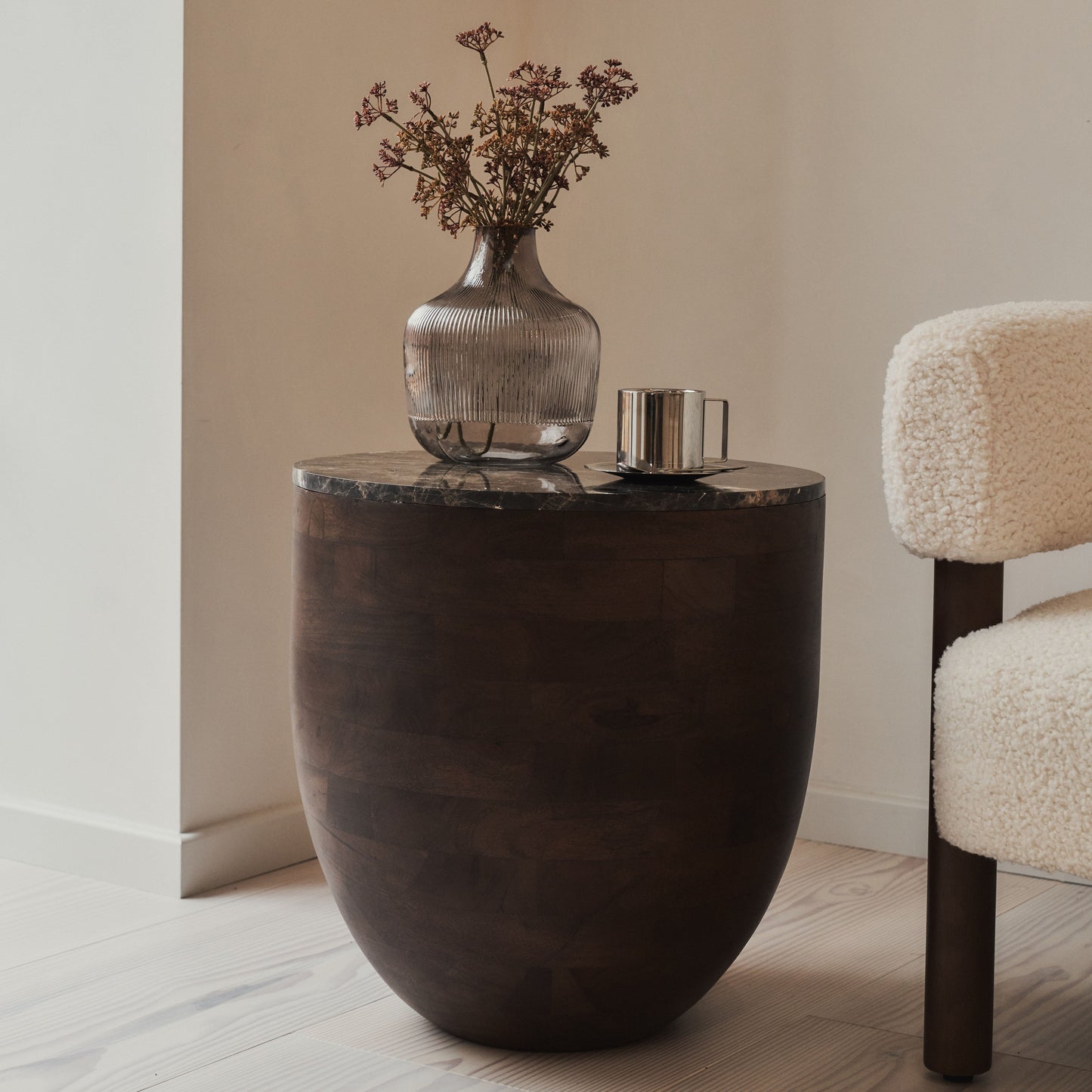 Lyra - Table d'Appoint Ronde en Marbre Dark Emperador et Bois Foncé Premium