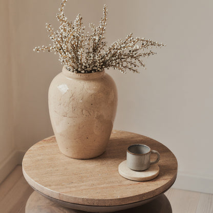 Orinthia - Table d'Appoint Ronde en Travertin Beige et Bois Chaud Premium