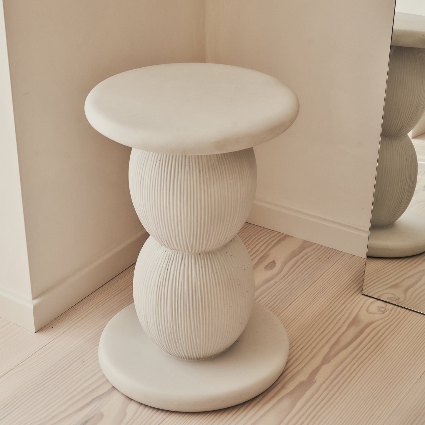 Leonardo - Table d'Appoint Minimaliste Boule en Béton