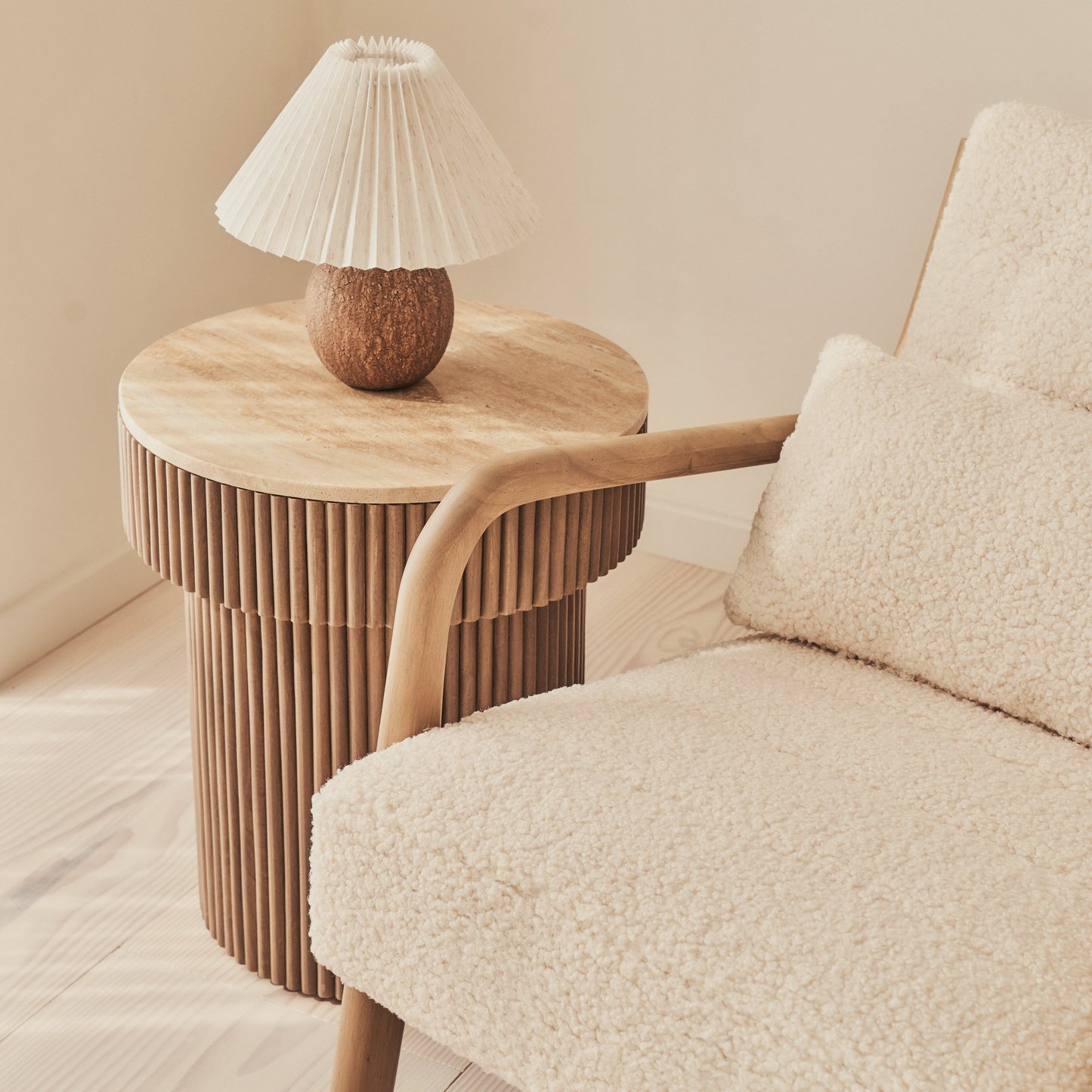 Hudson - Fauteuil d'Appoint en Bouclé Ivoire et Bois Chaud