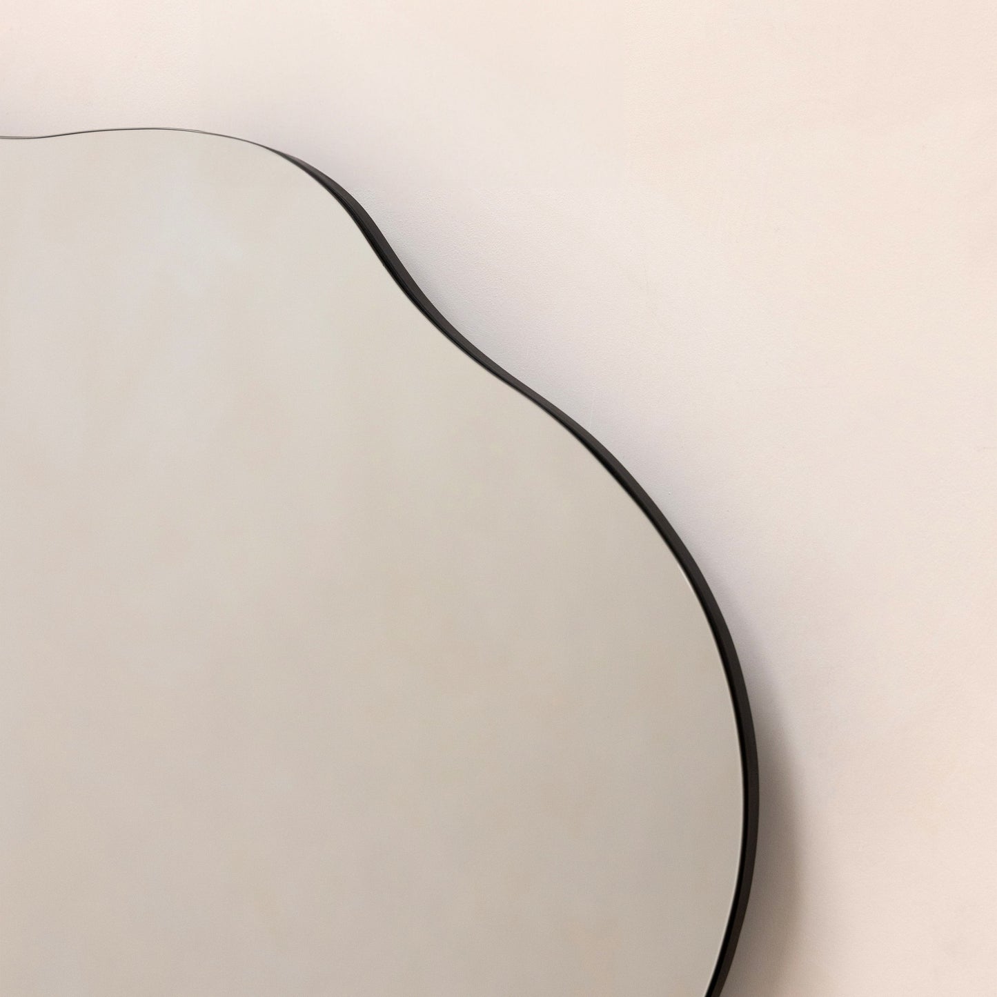 Edge - Miroir sans cadre irrégulier étang 84cm x 64cm