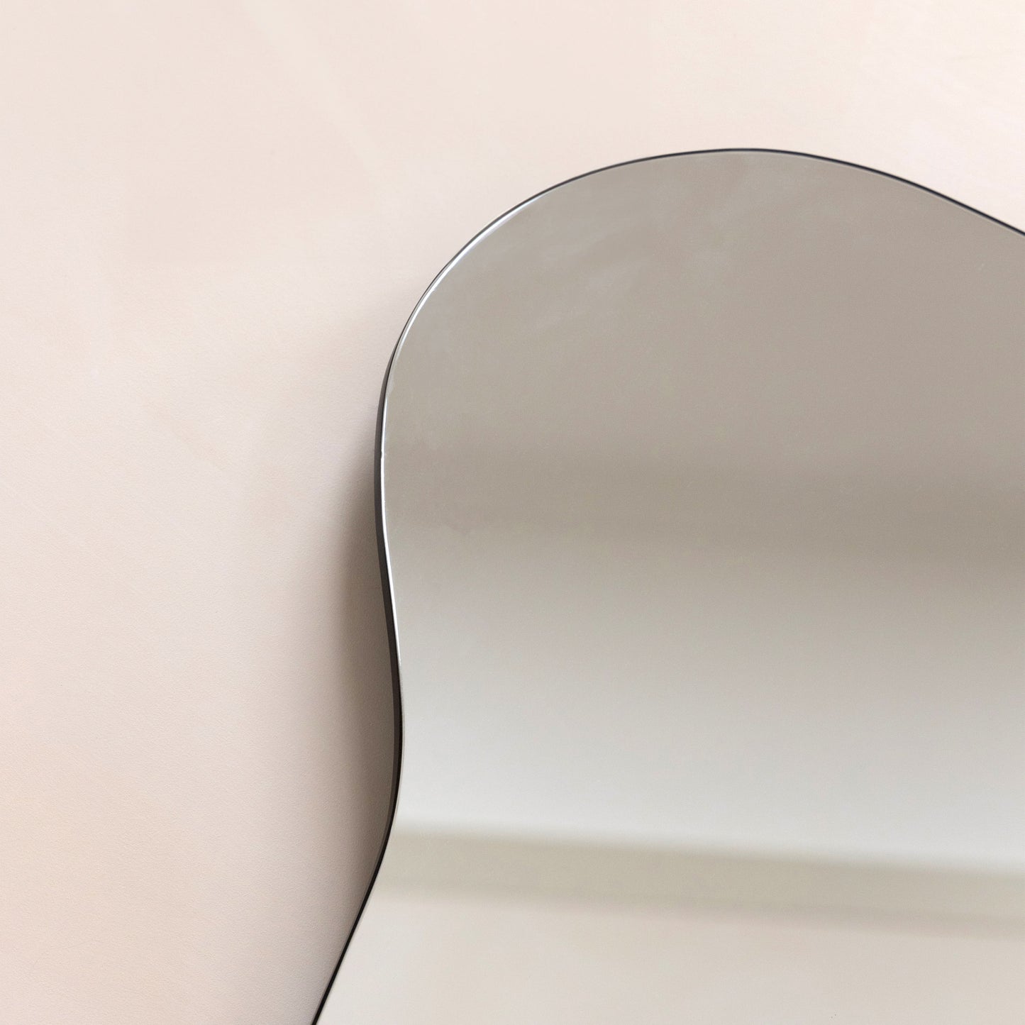 Edge - Miroir sans cadre irrégulier étang 84cm x 64cm