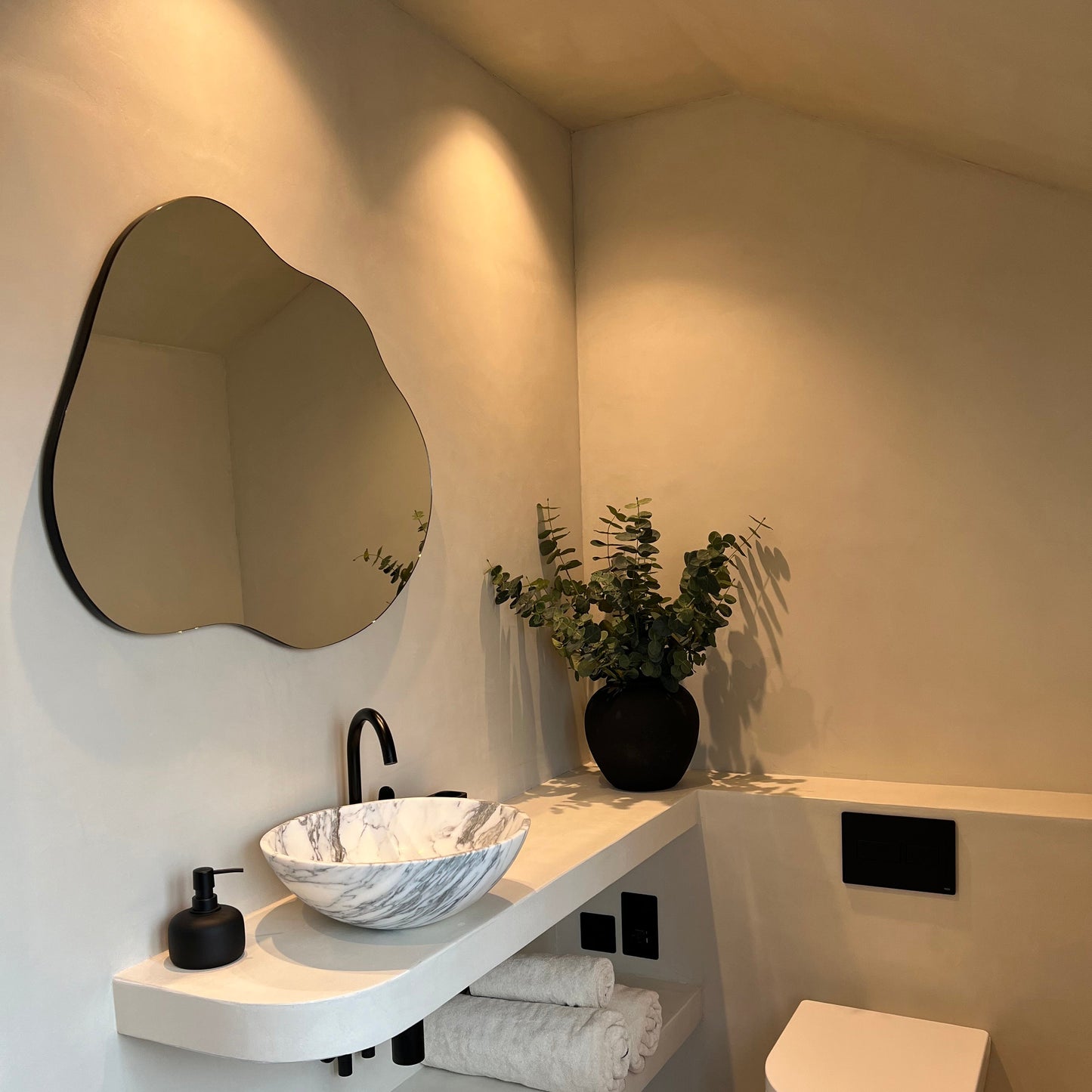 Edge - Miroir sans cadre irrégulier étang 84cm x 64cm