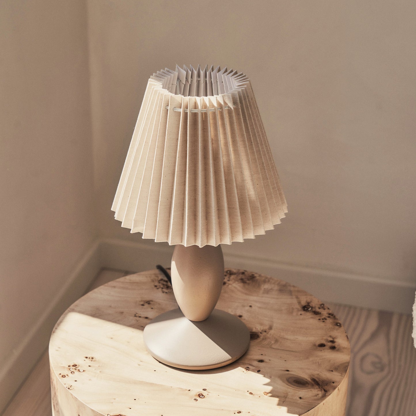 Elba - Lampe de table avec abat-jour plissé beige