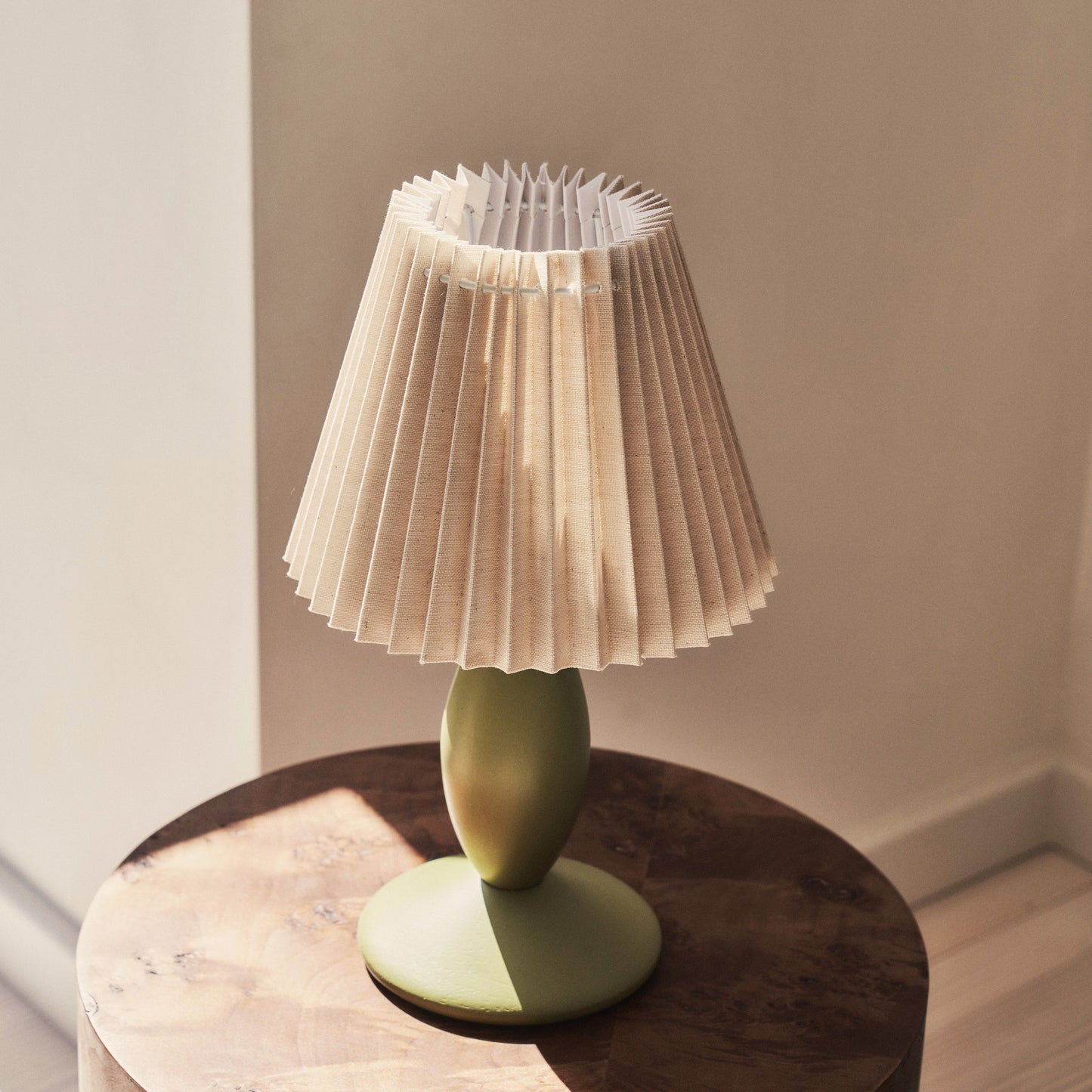 Elba - Lampe de table avec abat-jour plissé olive