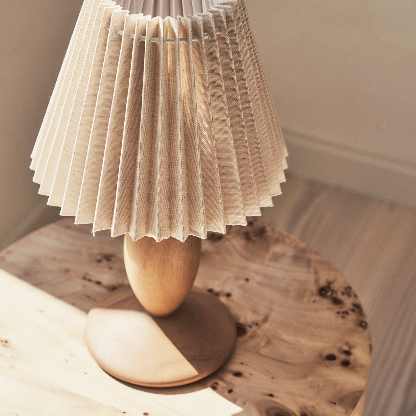 Elba - Lampe de Table avec Abat-Jour Plissé Bois Chaud