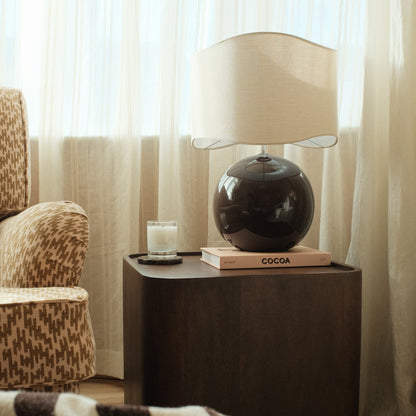 Olera - Lampe de Table à Abat-Jour Ondulé en Céramique Chocolat Brillant