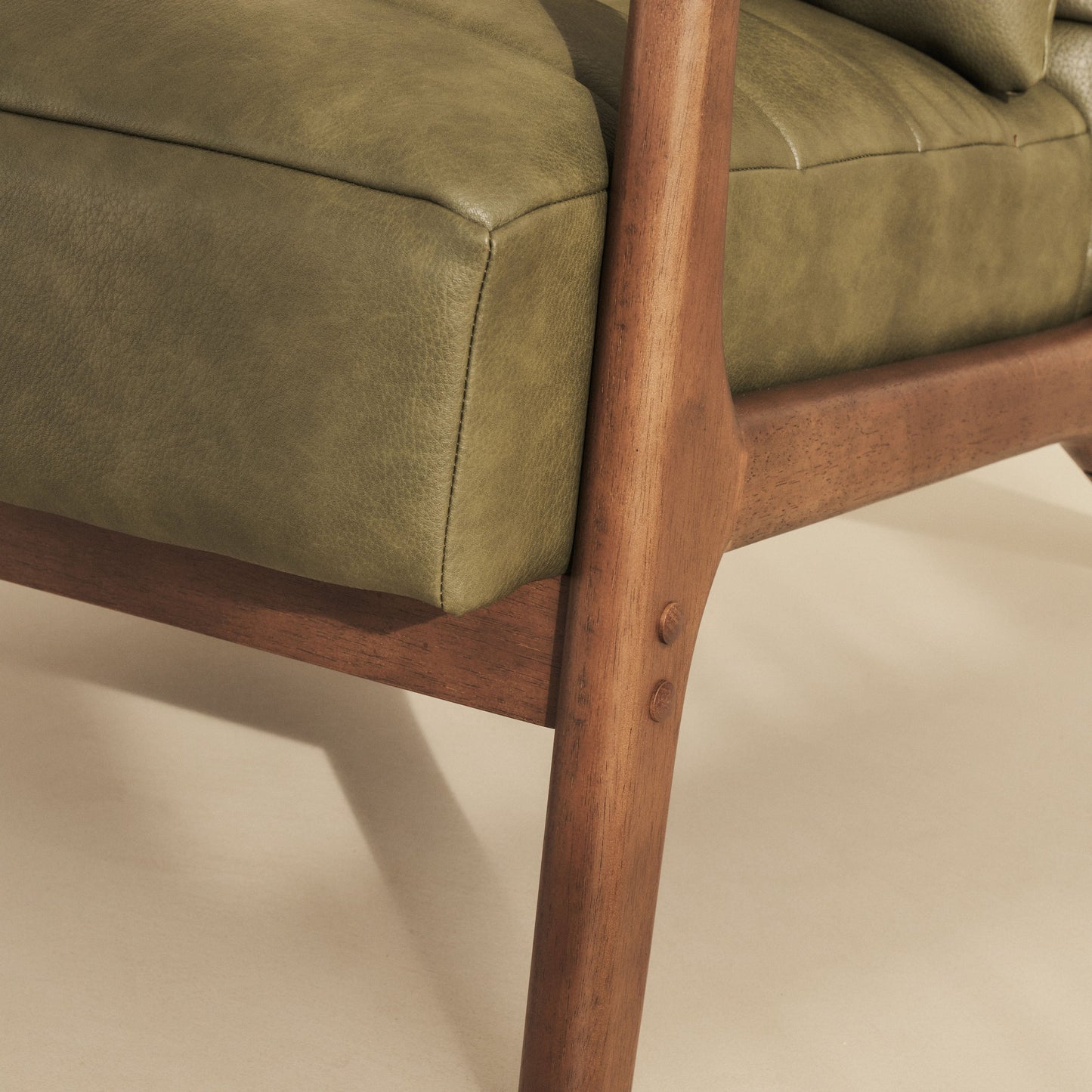Hudson - Fauteuil avec Accents en Cuir Olive et Bois Foncé