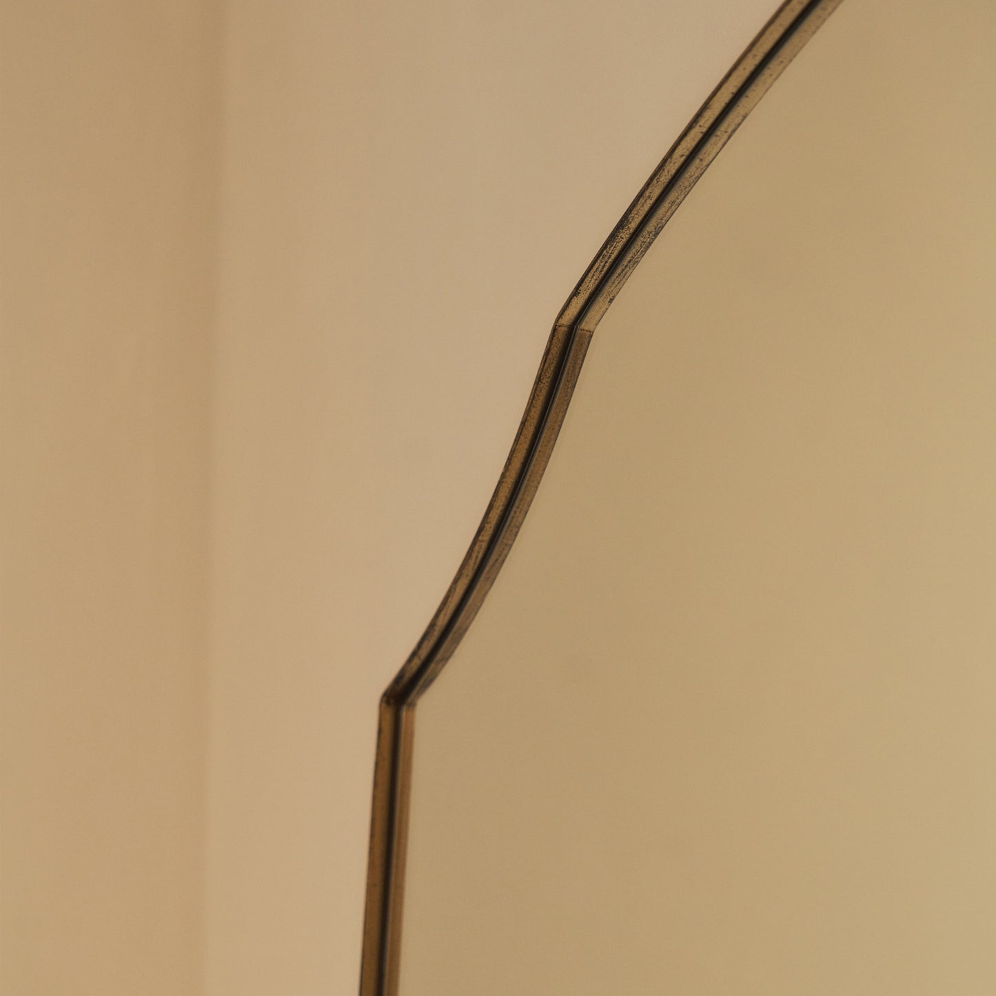 Isla - Miroir Métallique Arqué Extra Large Doré Pleine Longueur 190cm x 120cm