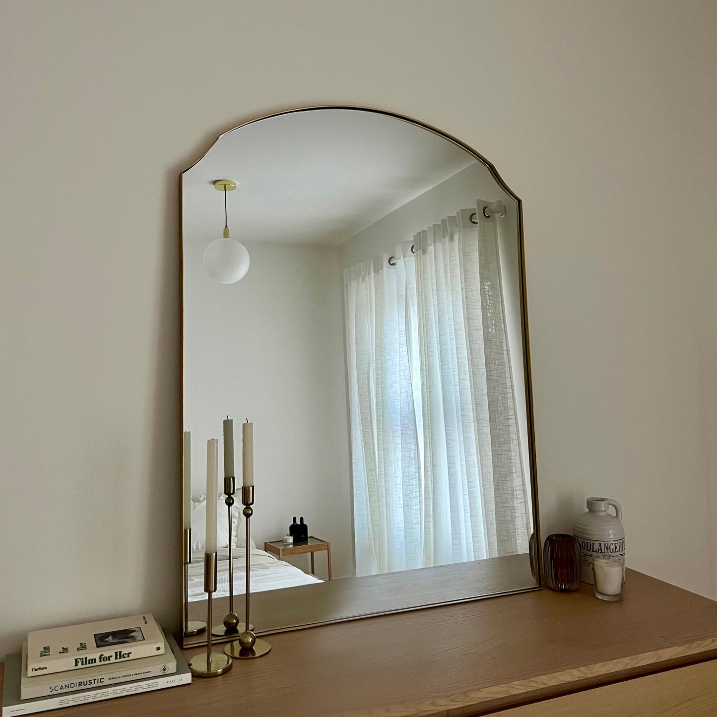 Isla - Miroir Mural Surmontant en Métal Doré Arqué 120cm x 90cm