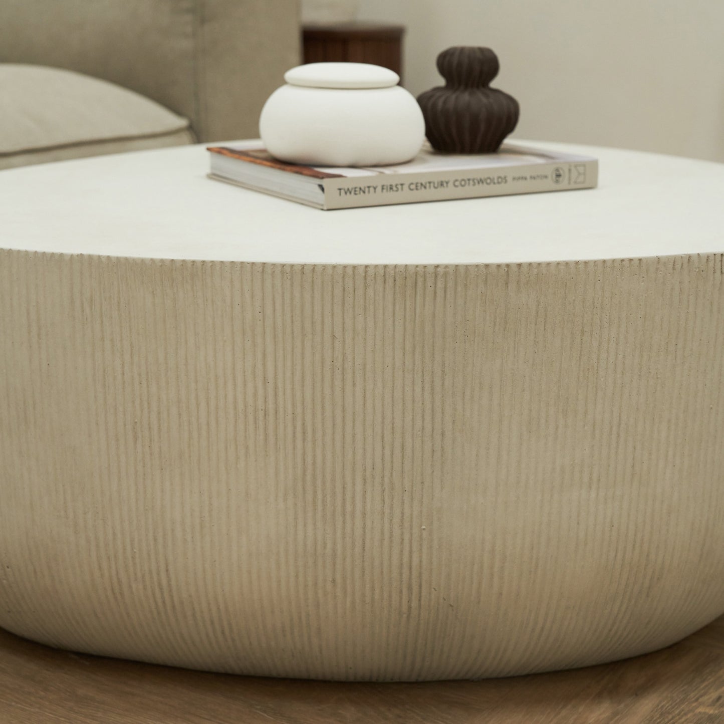 Leonardo - Table basse minimaliste en béton forme irrégulière grande