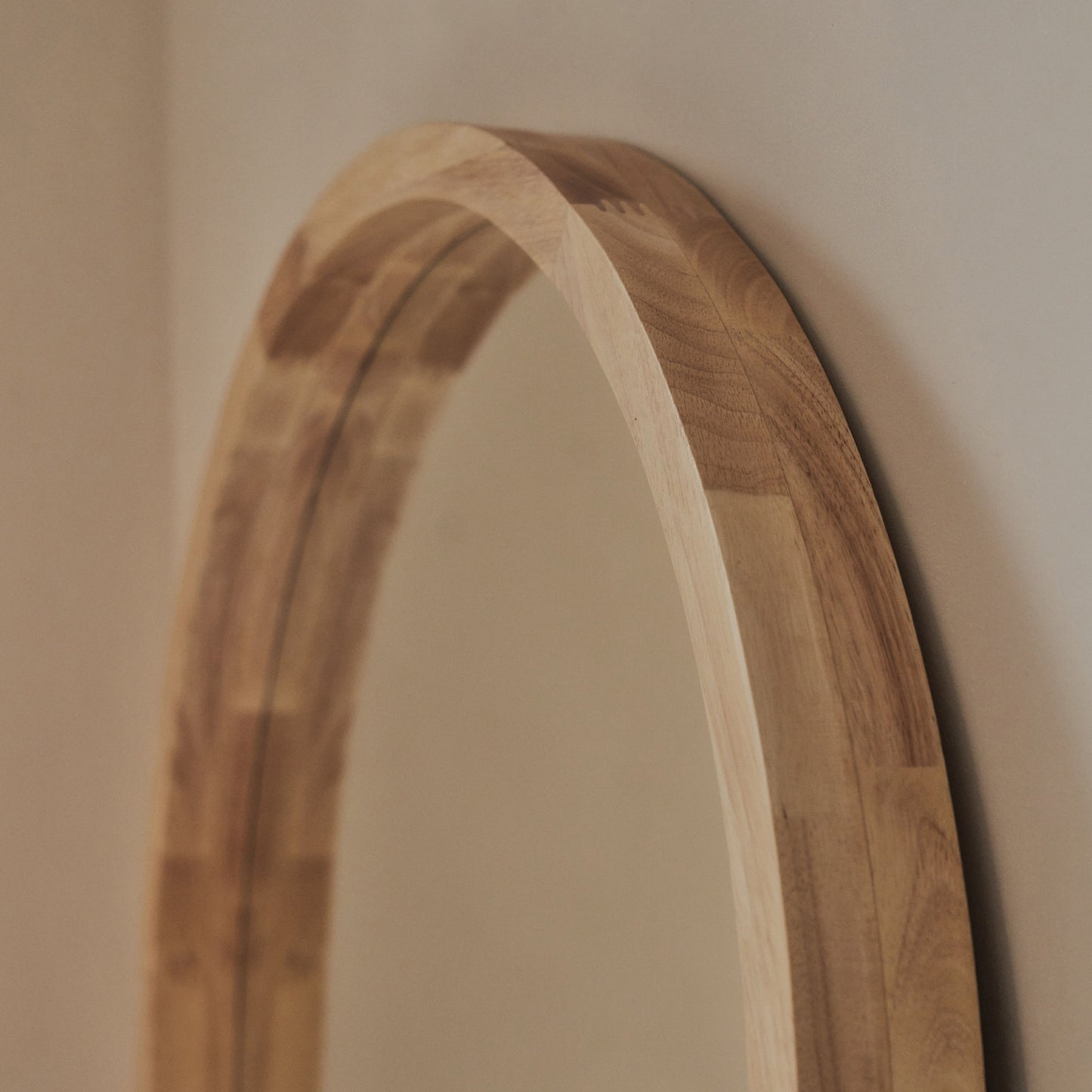 Lilia - Miroir en bois clair arqué pleine longueur 170 cm x 80 cm