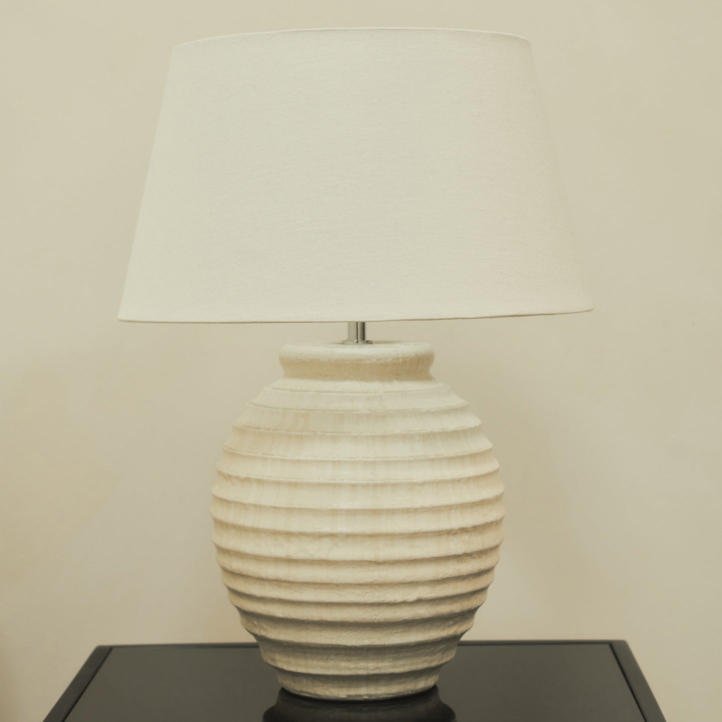 Linosa - Lampe de table avec abat-jour cylindrique en céramique texturée pierre