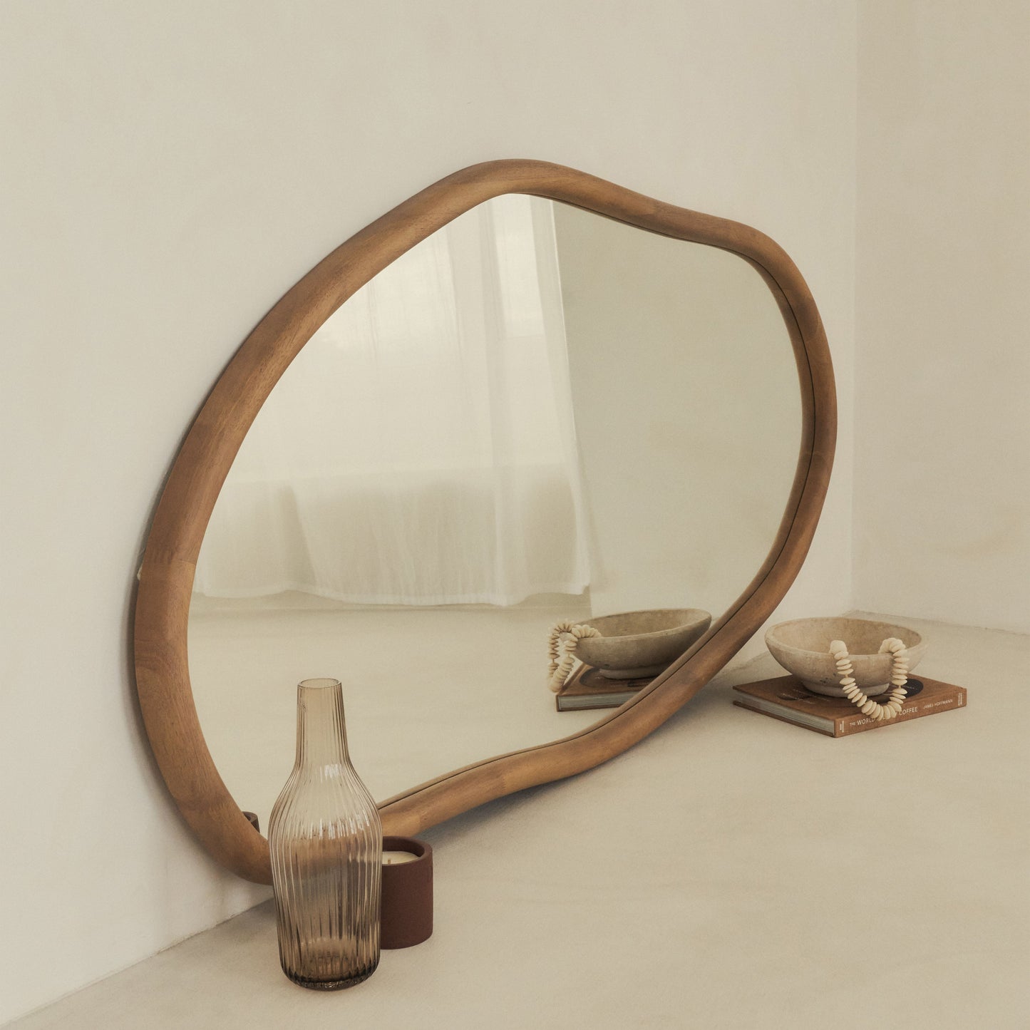Aaliyah - Miroir mural irrégulier en bois chaud 150 cm x 75 cm