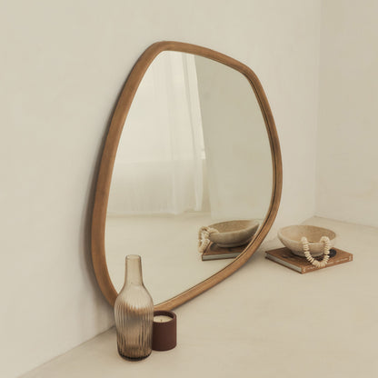 Aaliyah - Miroir mural irrégulier en bois chaud 110 cm x 80 cm