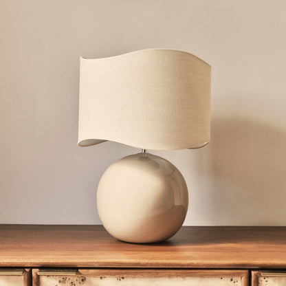 Olera - Lampe de Table à Abat-jour Ondulé en Céramique Beige Brillant
