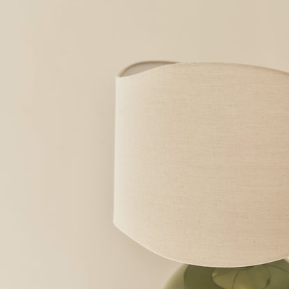Olera - Lampe de table à abat-jour ondulé en céramique Olive Gloss