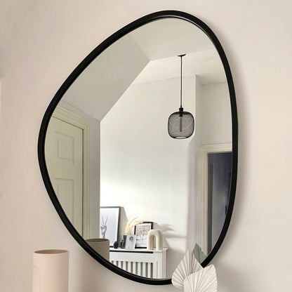 Pebble - Grand miroir mural métallique noir irrégulier 110 cm x 90 cm