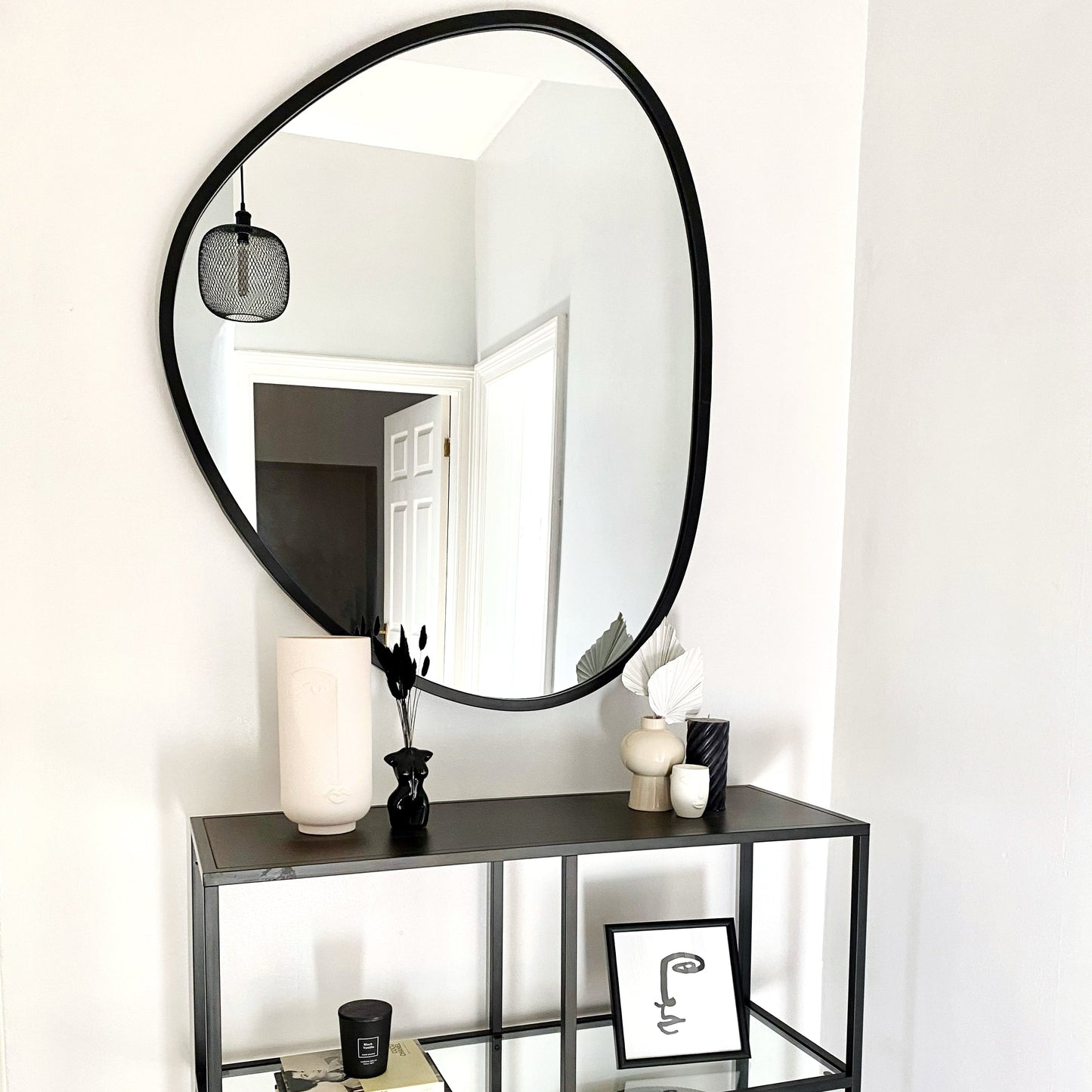 Pebble - Grand miroir mural métallique noir irrégulier 110 cm x 90 cm