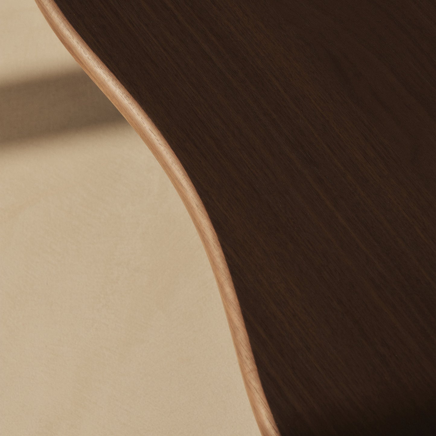 Savanna - Grande table basse en bois foncé irrégulier