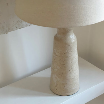 Sienna - Lampe de table à abat-jour conique en travertin
