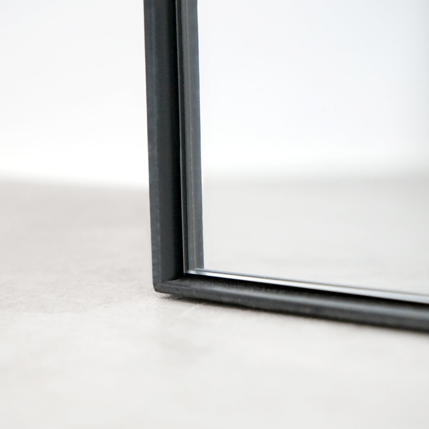 Theo - Miroir Extra Large Noir en Métal Courbé Pleine Longueur 200cm x 120cm