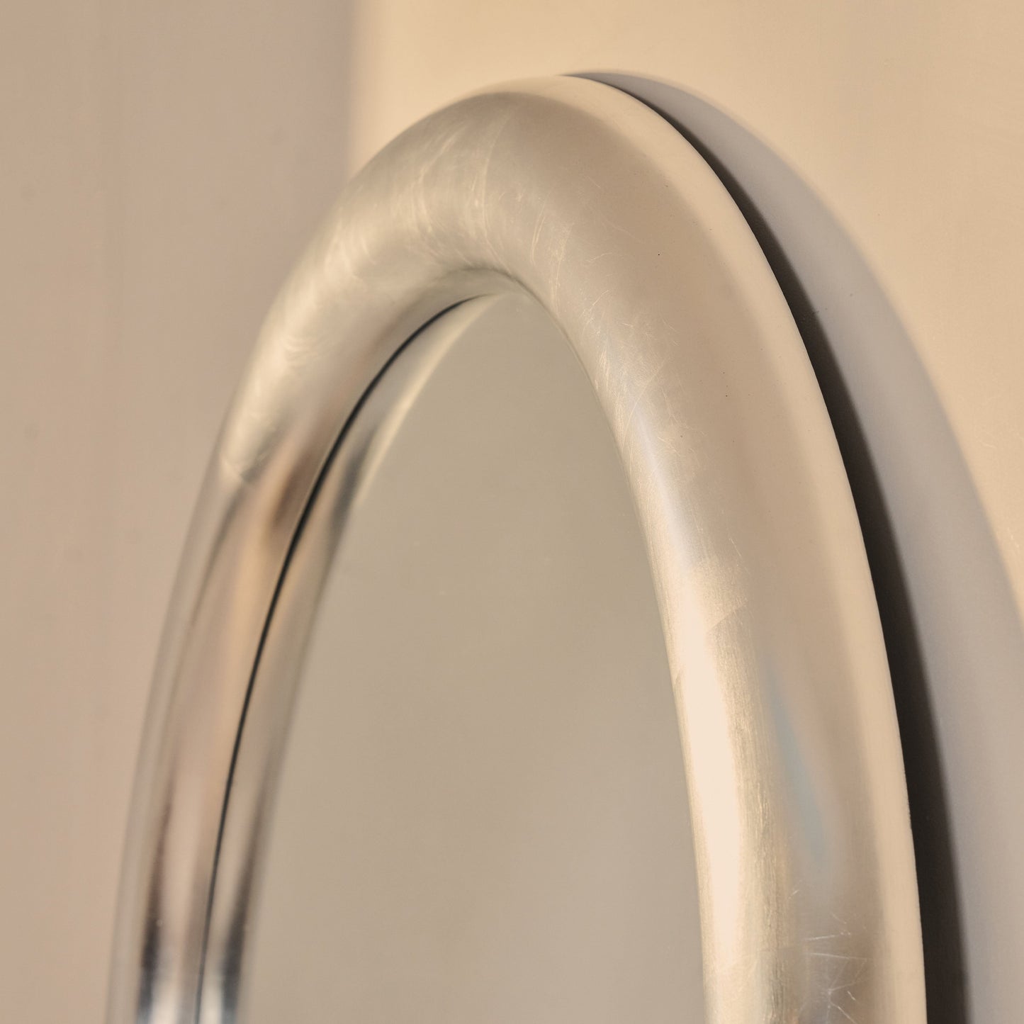 Obsidian - Miroir Extra Large Arqué Pleine Longueur Chrome Brossé 200cm x 120cm
