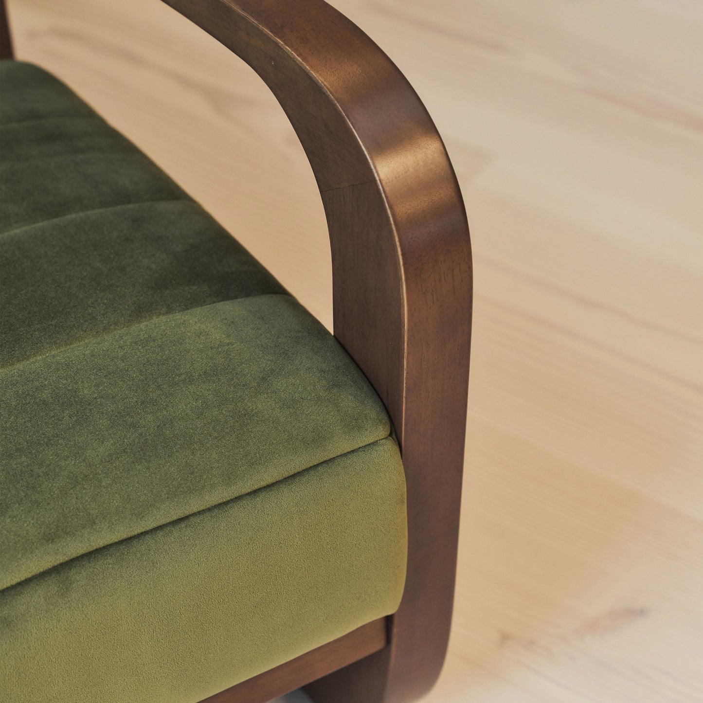 Dalton - Fauteuil d'Appoint en Velours Olive et Bois Foncé