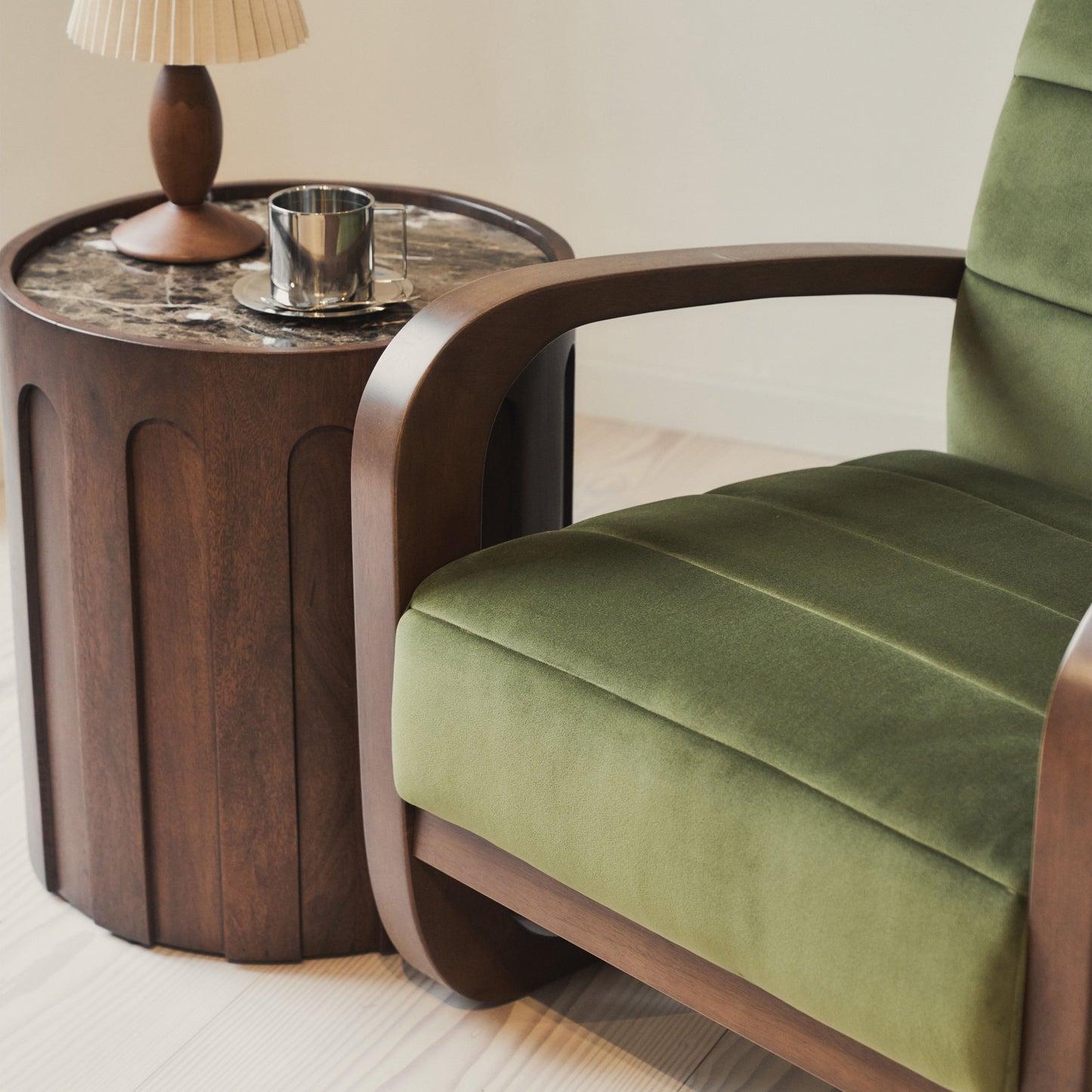 Dalton - Fauteuil d'Appoint en Velours Olive et Bois Foncé