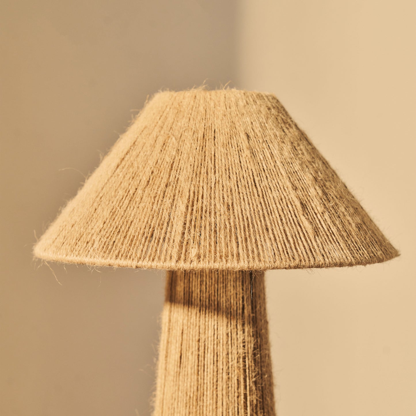 Erba - Lampe de table à abat-jour en jute Coolie