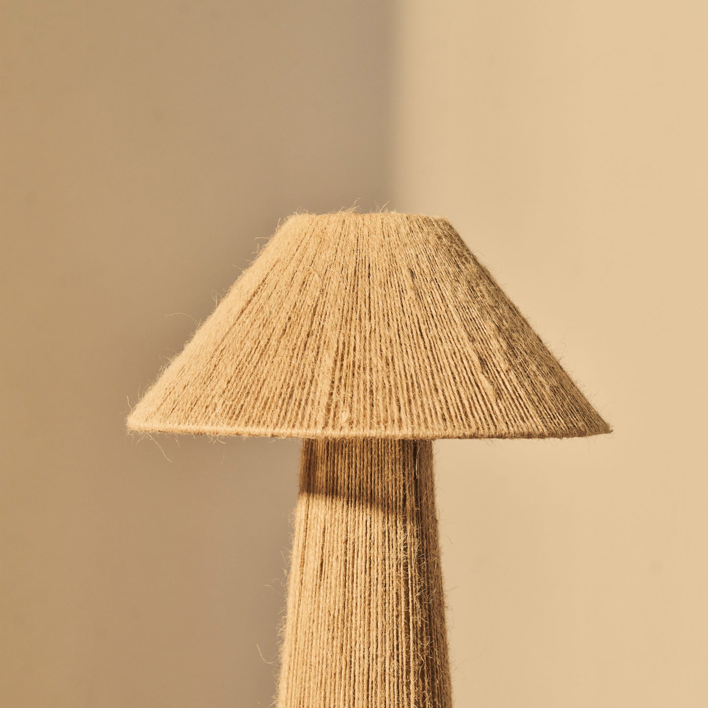 Erba - Lampe de table à abat-jour en jute Coolie