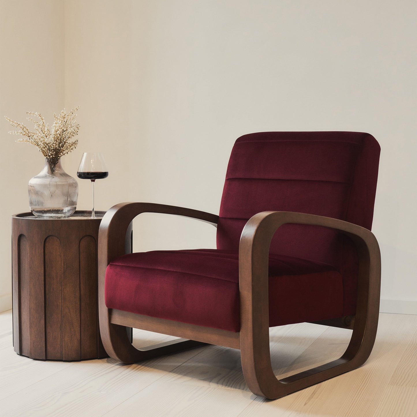 Dalton - Fauteuil d'Appoint en Velours Rouge Merlot et Bois Foncé