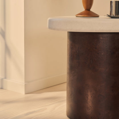 Aegean - Table d'appoint irrégulière en bois de noyer foncé et béton