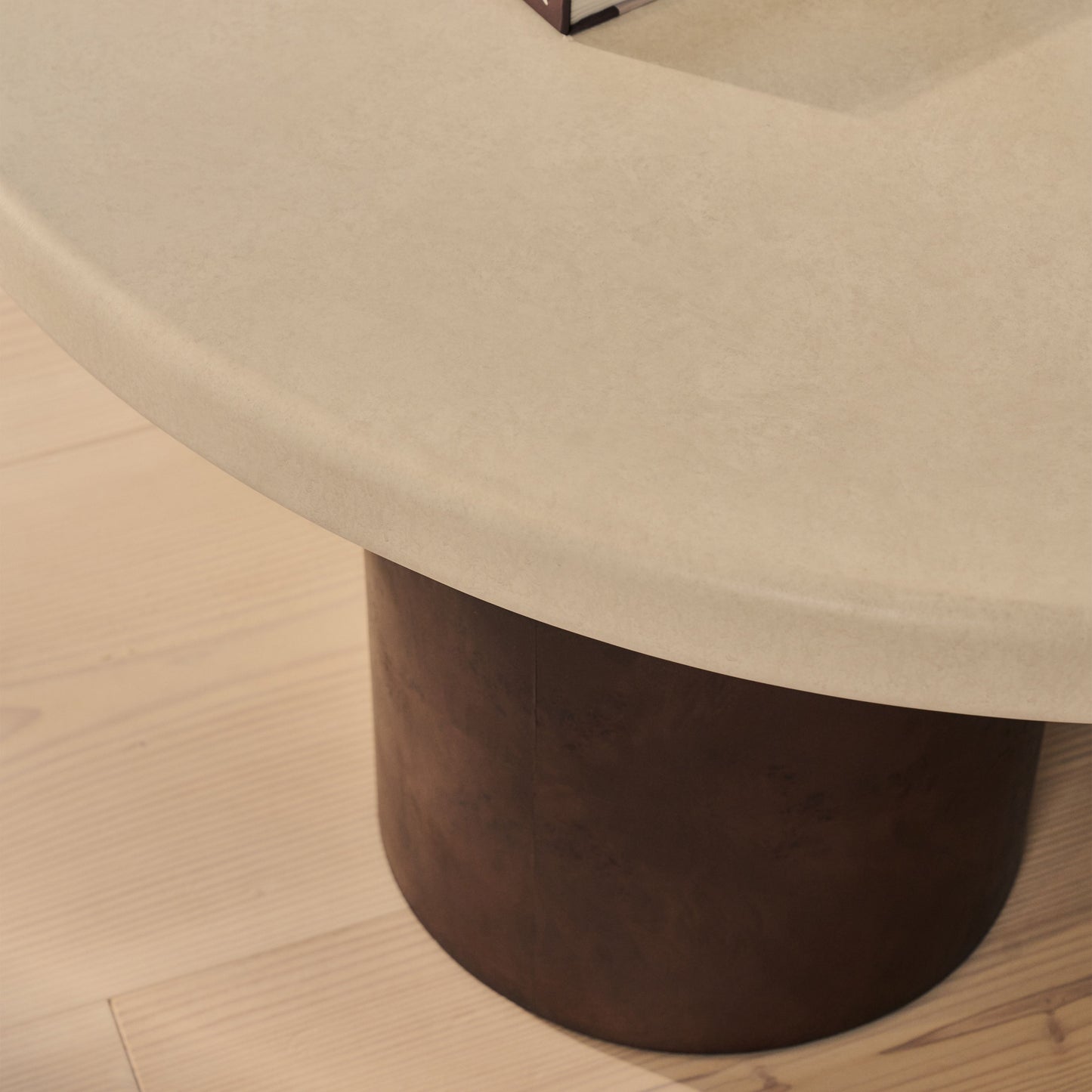 Aegean - Table basse irrégulière en bois d'orme foncé et béton à 3 pieds