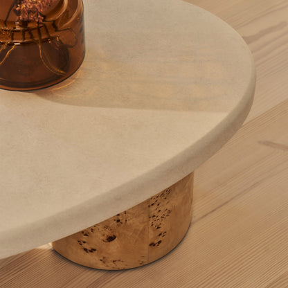 Aegean - Table basse irrégulière en bois de burl naturel et béton à 3 pieds