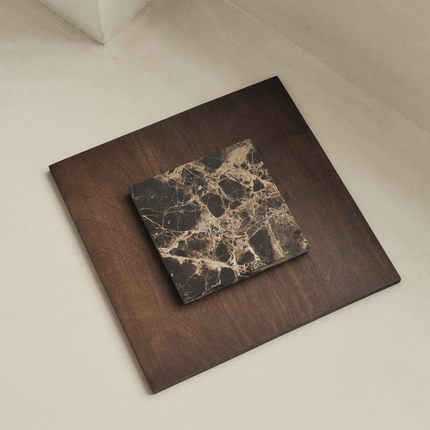 Valor - Table basse ronde premium en bois foncé et marbre Dark Emperador