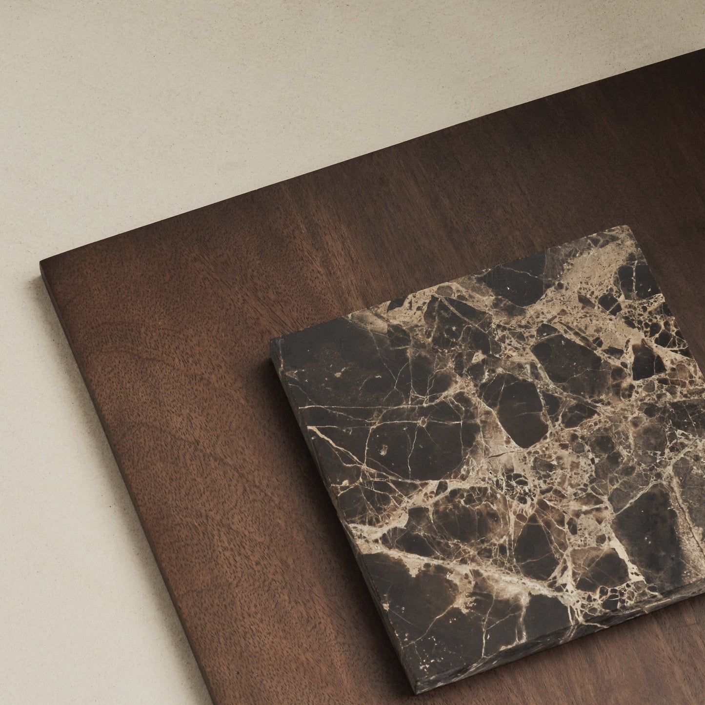 Valor - Table basse ronde premium en bois foncé et marbre Dark Emperador