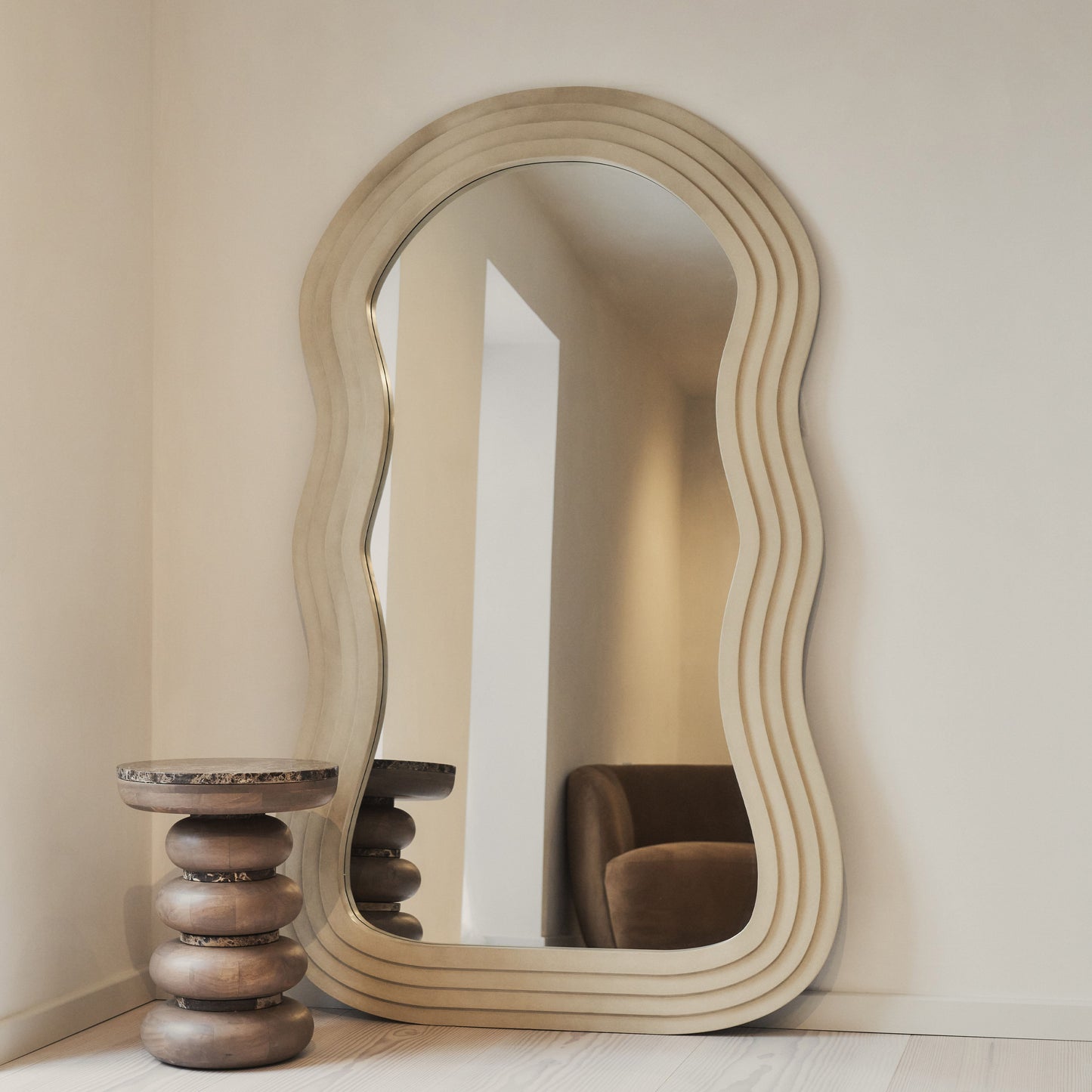 Luciana - Miroir Extra Large en Béton Ondulé Pleine Longueur 180cm x 105cm