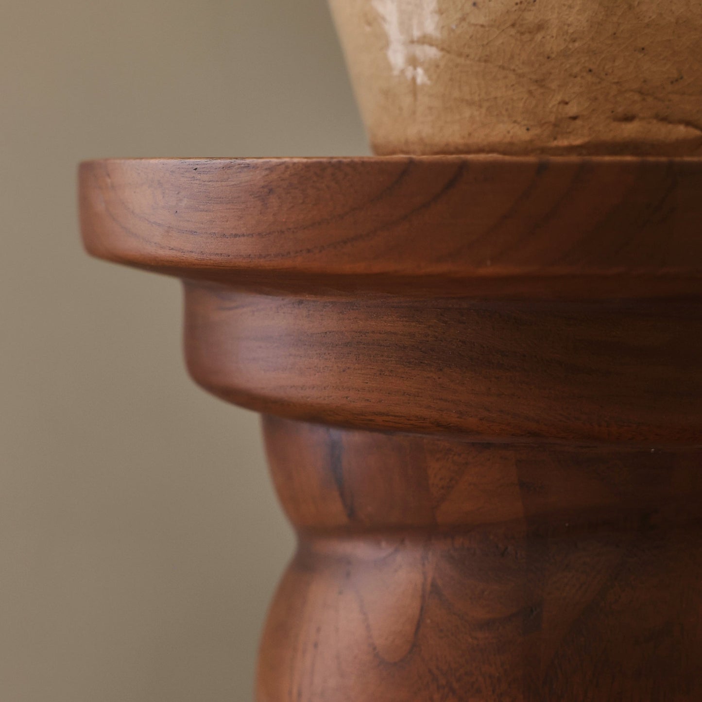 Cassia - Table d'appoint rétro en bois foncé