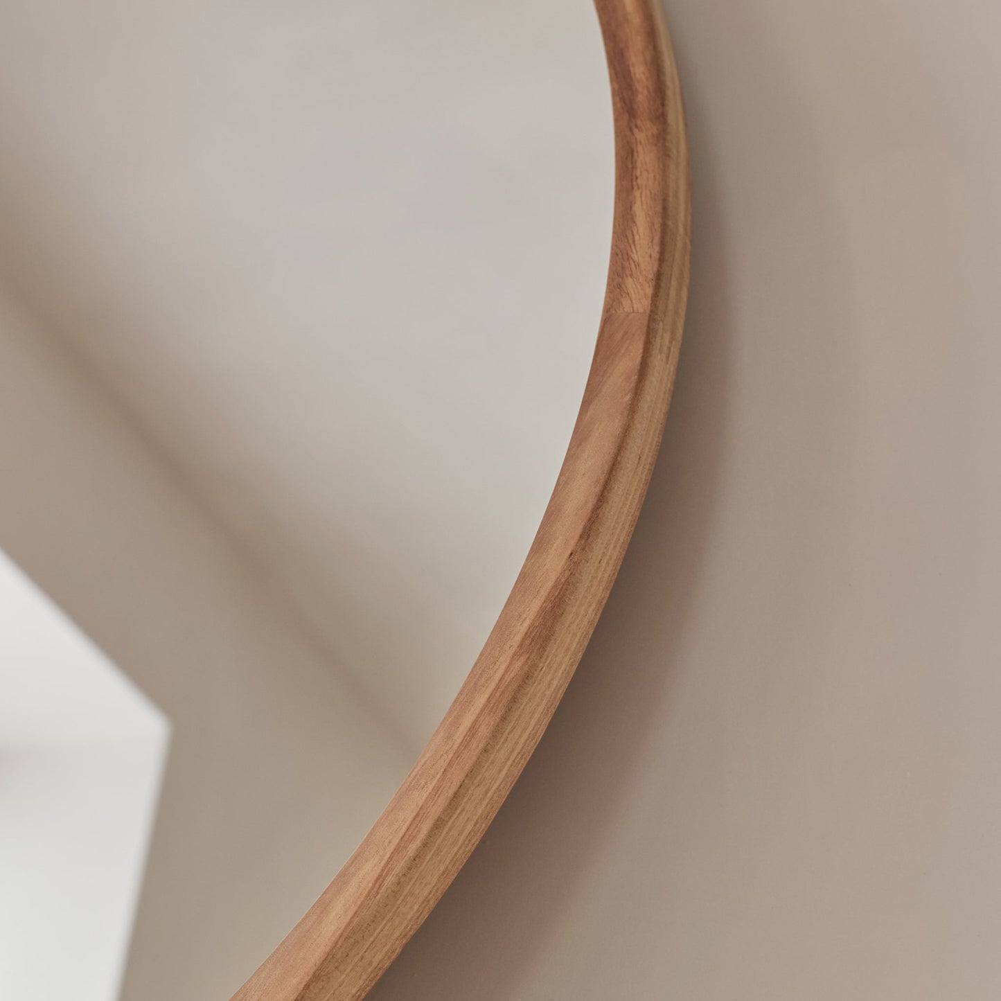 Arden - Grand miroir mural rond en bois clair 90cm x 90cm