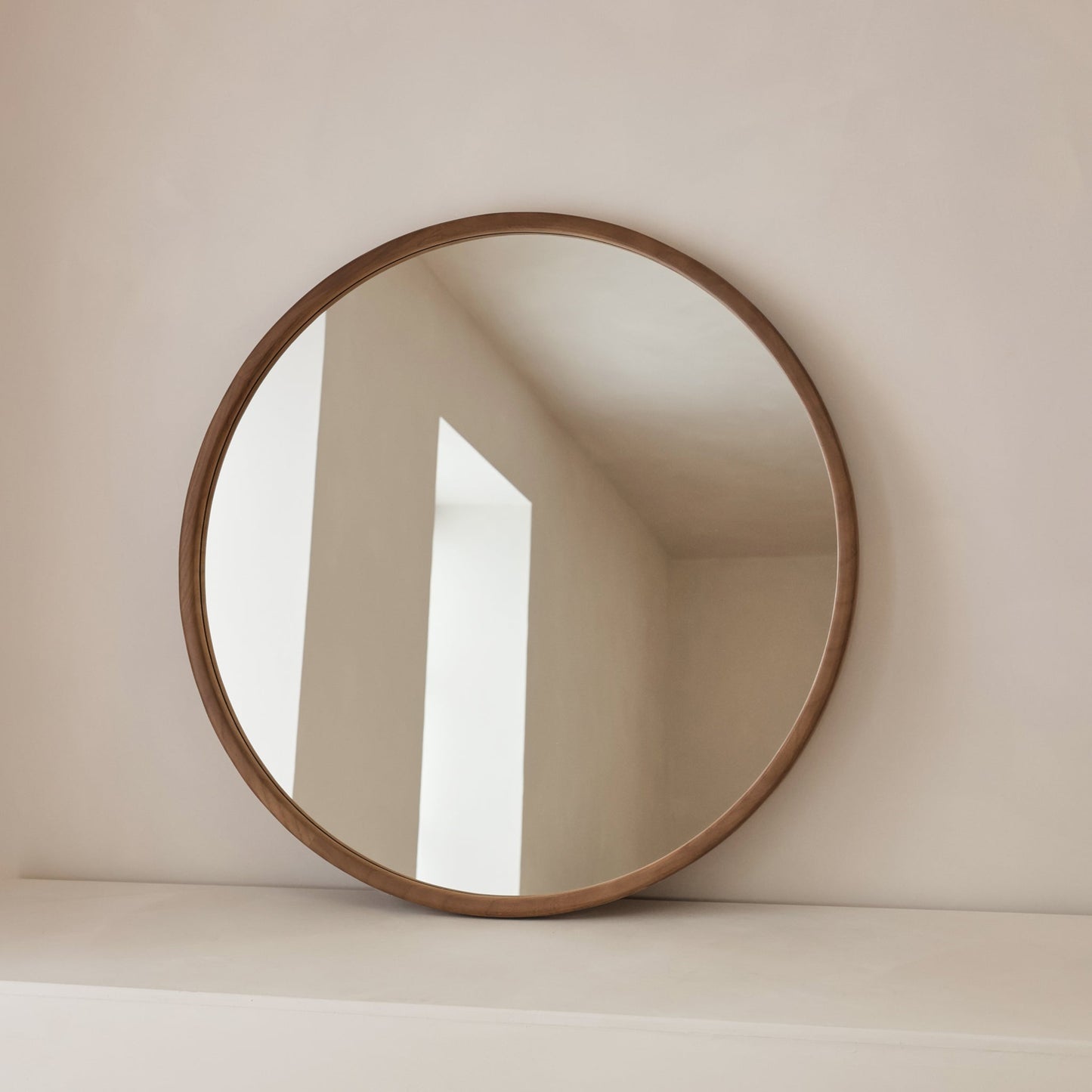 Arden - Grand miroir mural rond en bois chaud 90cm x 90cm